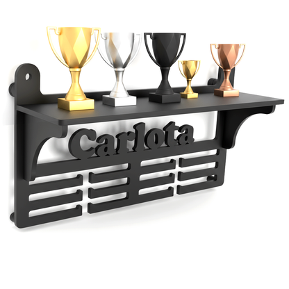 Medallero personalizado con nombre y estante para copas