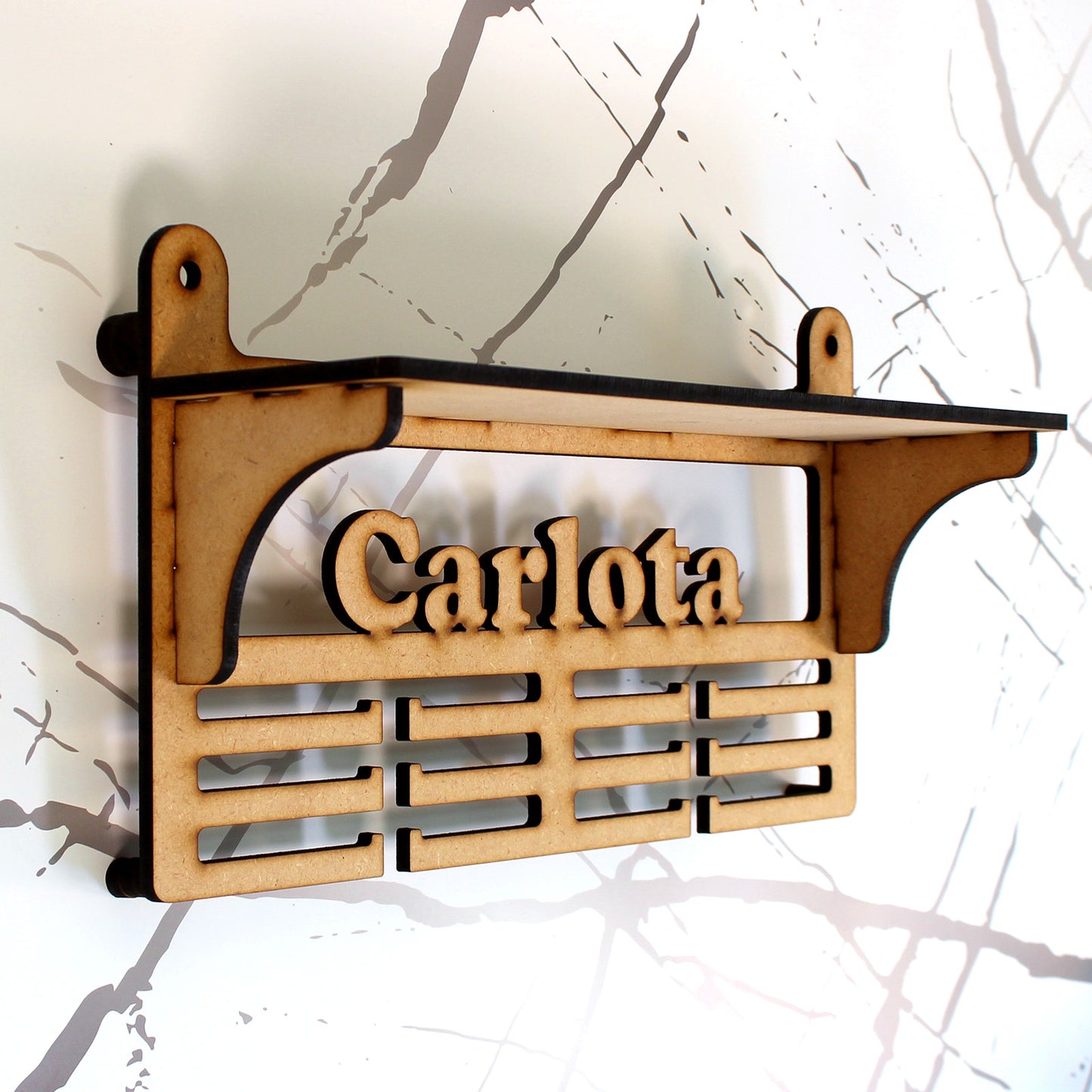 Medallero personalizado con nombre y estante para copas