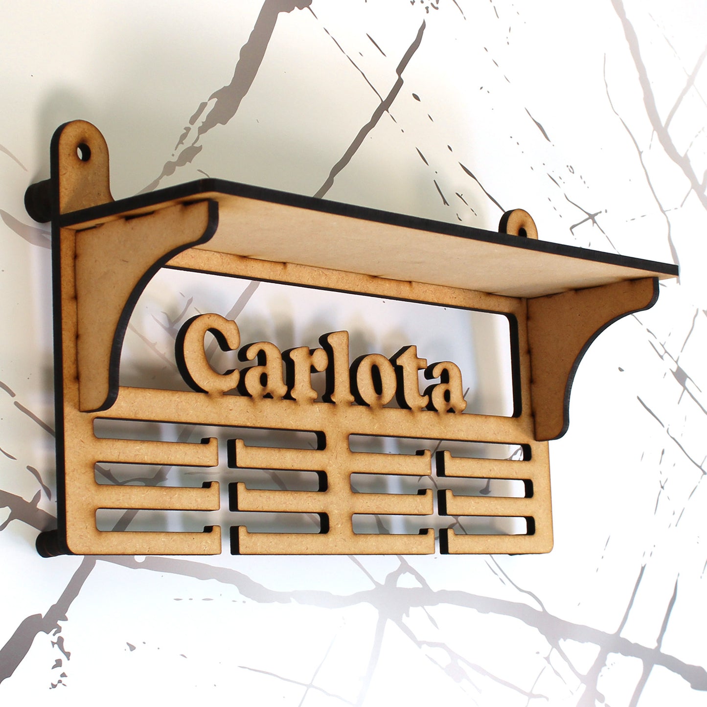 Medallero personalizado con nombre y estante para copas