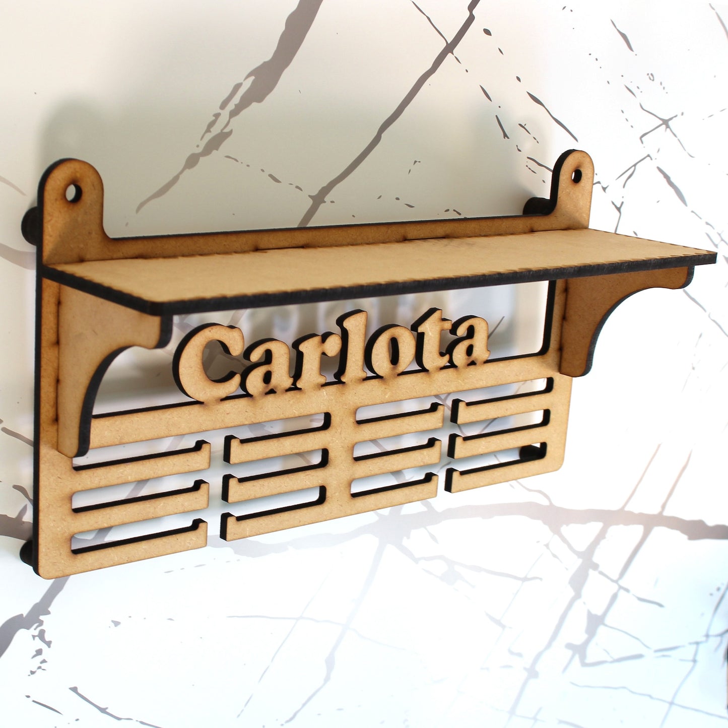 Medallero personalizado con nombre y estante para copas