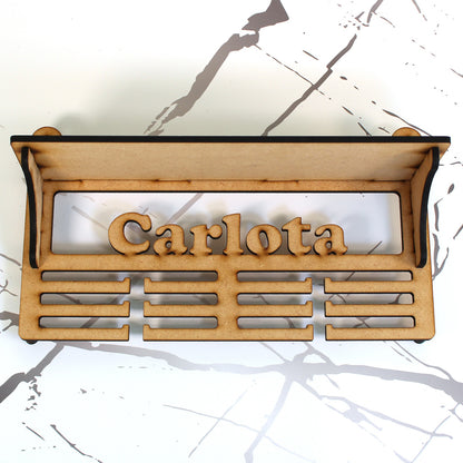 Medallero personalizado con nombre y estante para copas