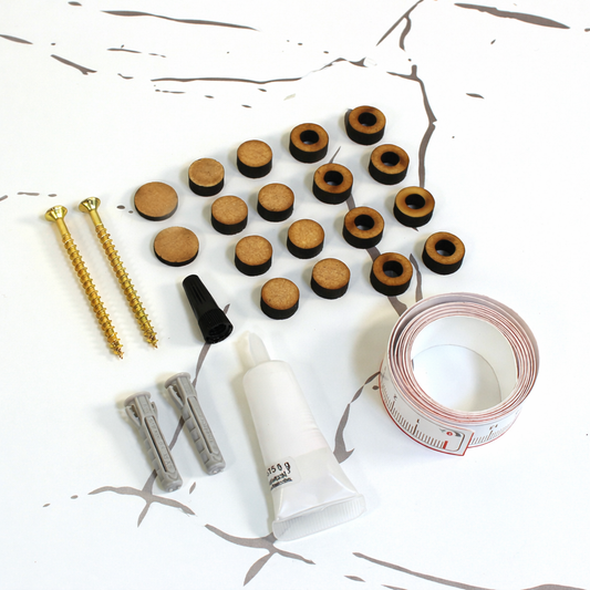 Kit instalación tornillos, tacos, separadores, pegamento, embellecedor y cinta métrica