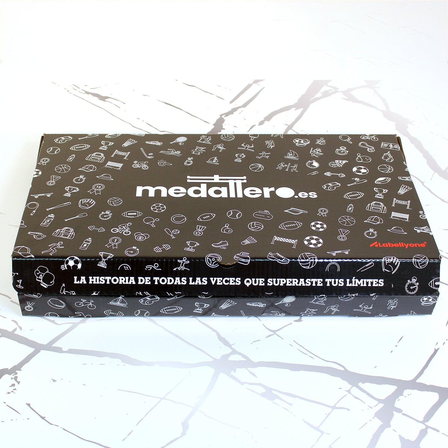 Caja fabricada con Frase preferida+Nombre y envuelta para regalo