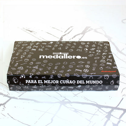 Caja fabricada con Frase preferida+Nombre y envuelta para regalo
