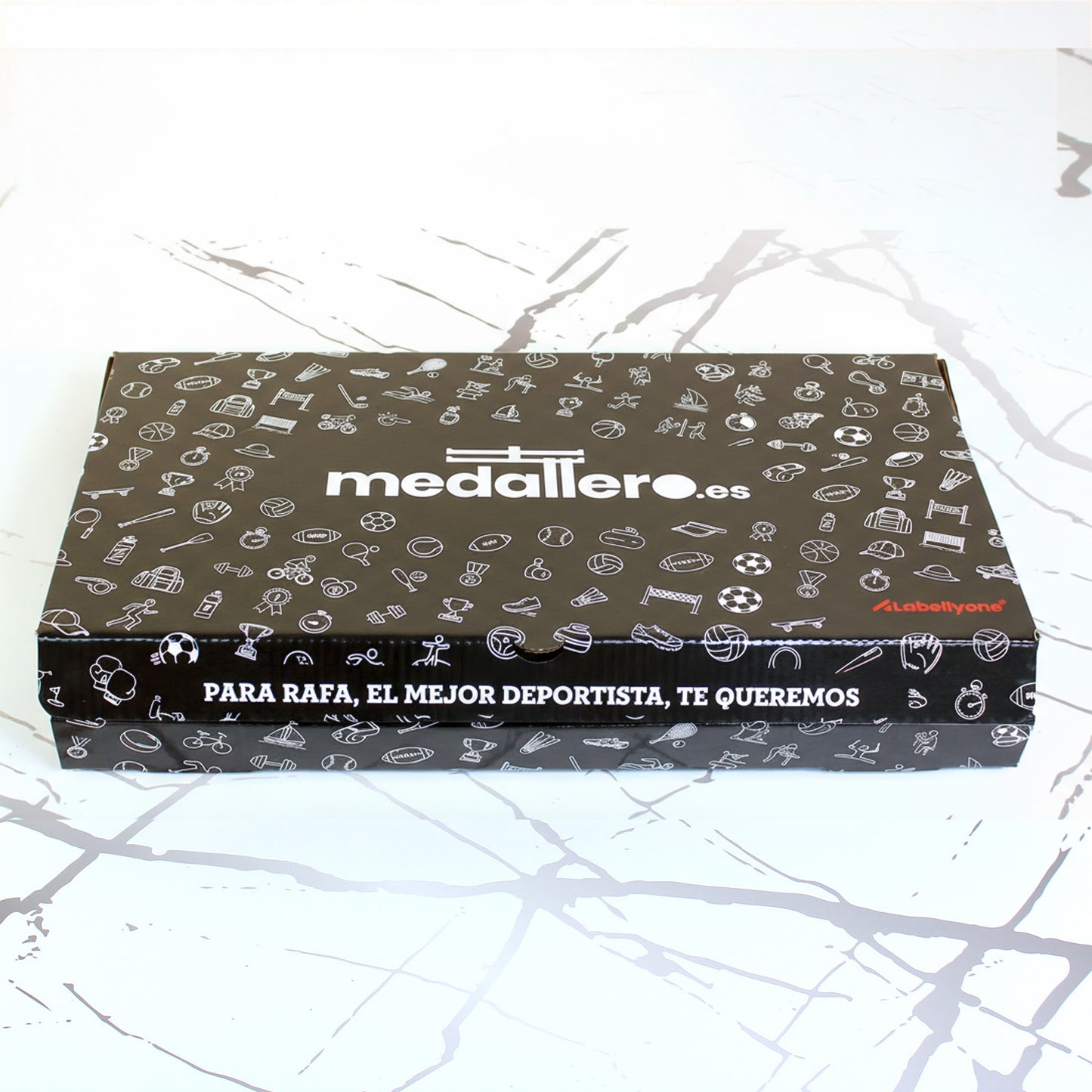 Caja fabricada con Frase preferida+Nombre y envuelta para regalo