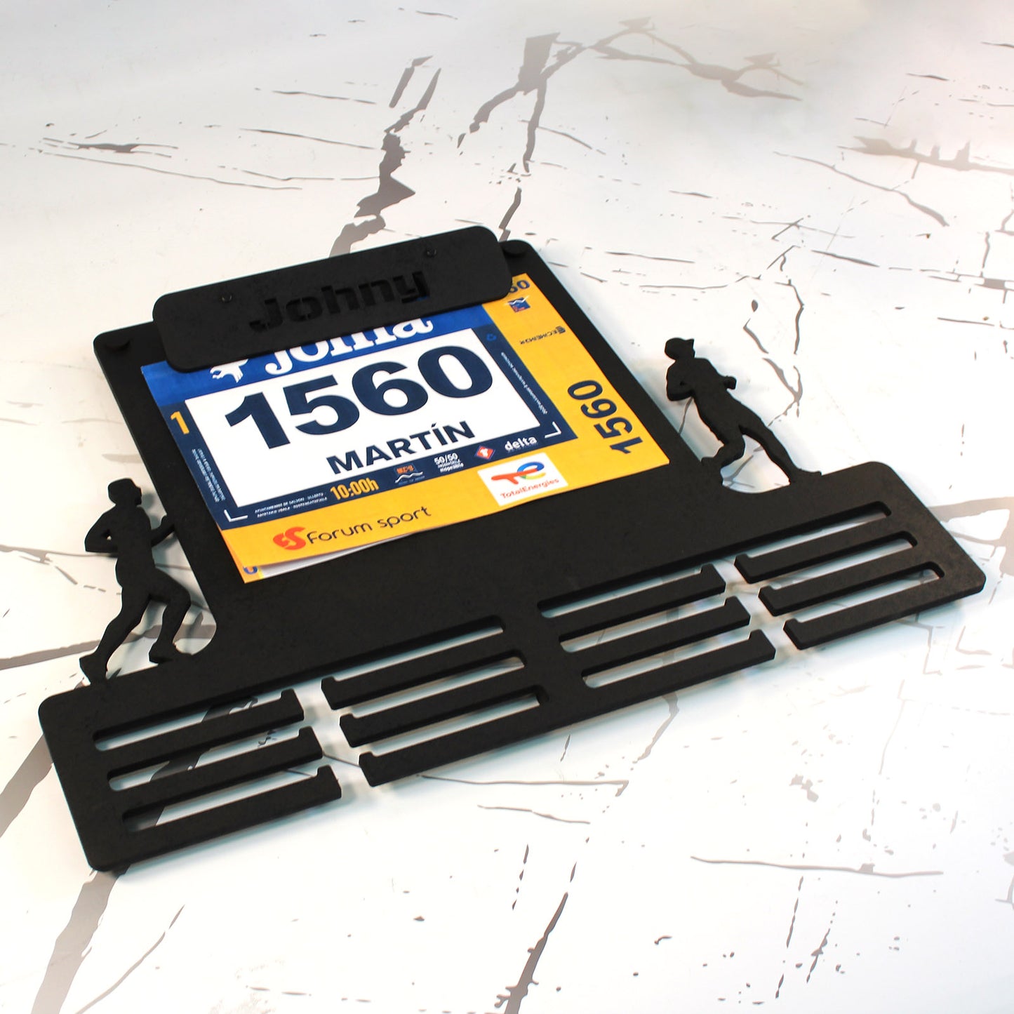 Medallero para Medallas de Running – Personalizado en Madera con pinza de diseño para colocar dorsales