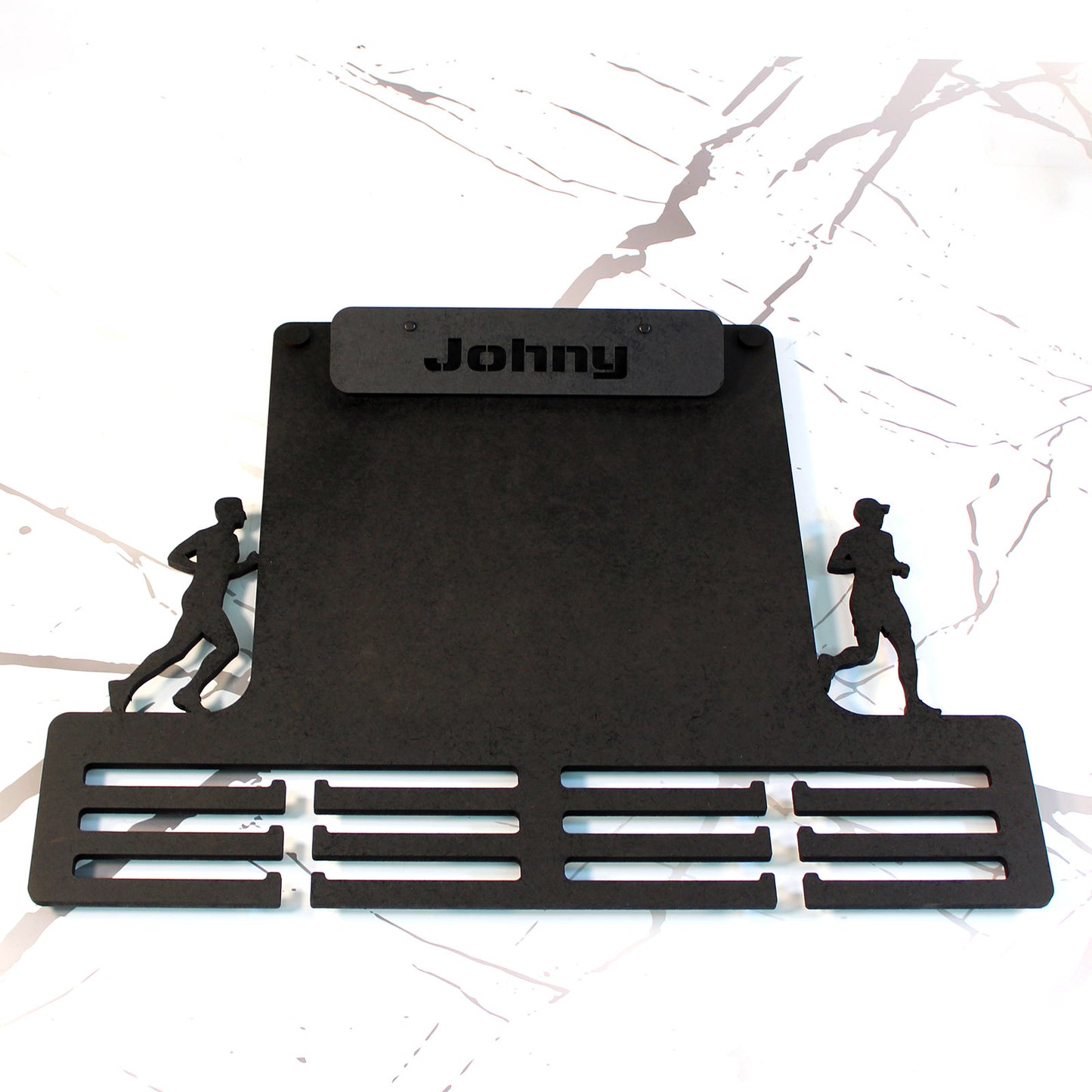 Medallero para Medallas de Running – Personalizado en Madera con pinza de diseño para colocar dorsales