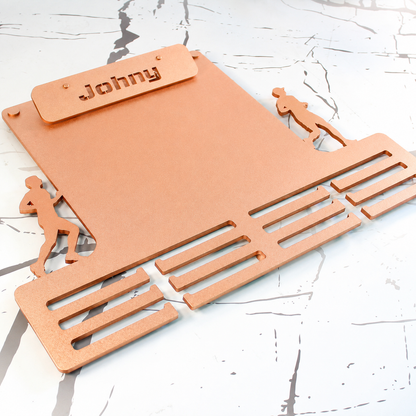 Medallero para Medallas de Running – Personalizado en Madera con pinza de diseño para colocar dorsales