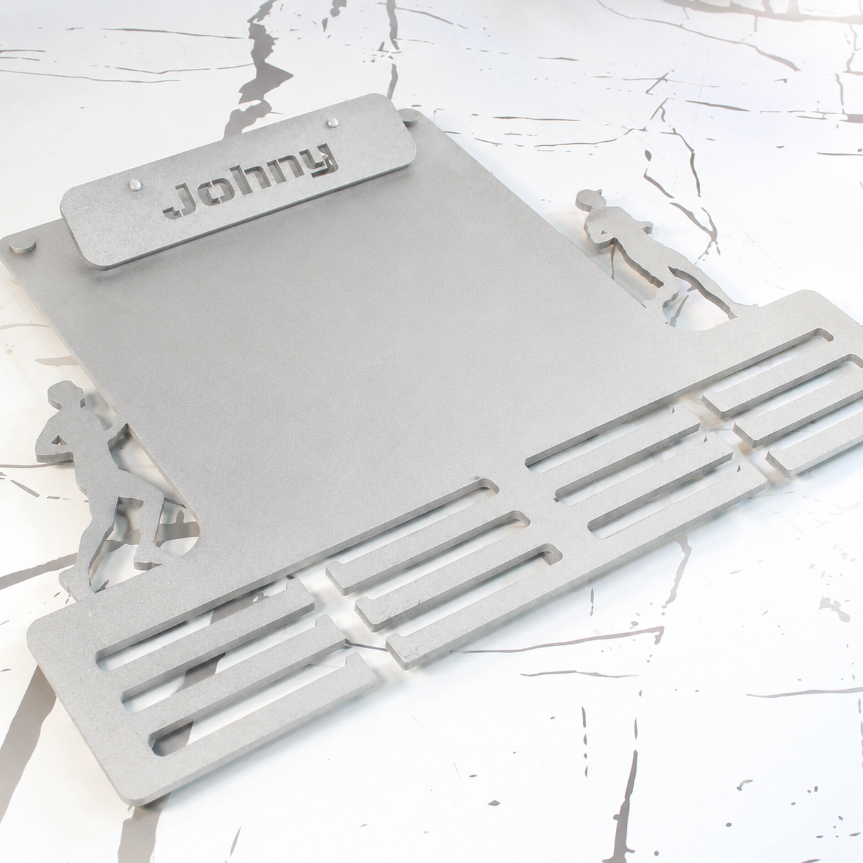 Medallero para Medallas de Running – Personalizado en Madera con pinza de diseño para colocar dorsales