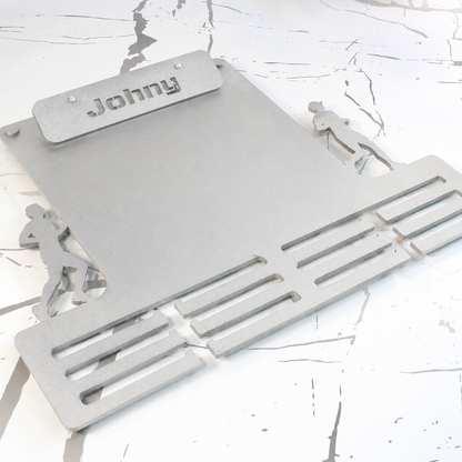 Medallero para Medallas de Running – Personalizado en Madera con pinza de diseño para colocar dorsales
