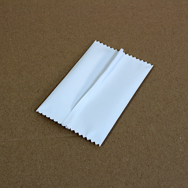 Sobre para cromo gigante aspecto sobre real, interior plateado