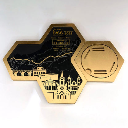 Medallero Hexagonal para exhibir tu medalla de la Media Maratón Behobia San Sebastián Donosti Personalizado con Nombre, dorsal, tiempos, etc.