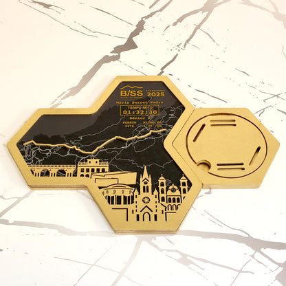 Medallero Hexagonal para exhibir tu medalla de la Media Maratón Behobia San Sebastián Donosti Personalizado con Nombre, dorsal, tiempos, etc.