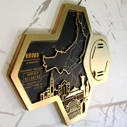 Medallero Hexagonal para exhibir tu medalla de la Media Maratón de Oviedo Personalizado con Nombre, dorsal, tiempos, etc.