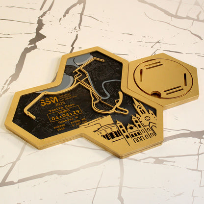 Medallero Hexagonal para exhibir tu medalla de la Maratón San Sebastián Donosti Personalizado con Nombre, dorsal, tiempos, etc.