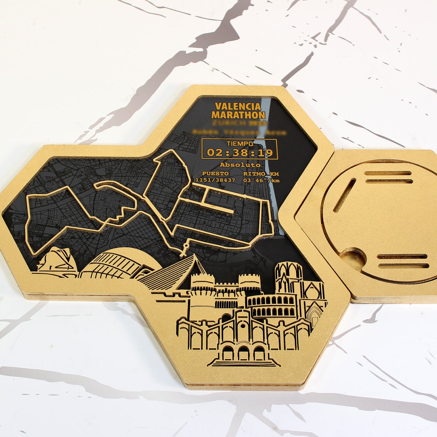 Medallero Hexagonal para exhibir tu medalla de la Marathon de Valencia Personalizado con Nombre, dorsal, tiempos, etc.