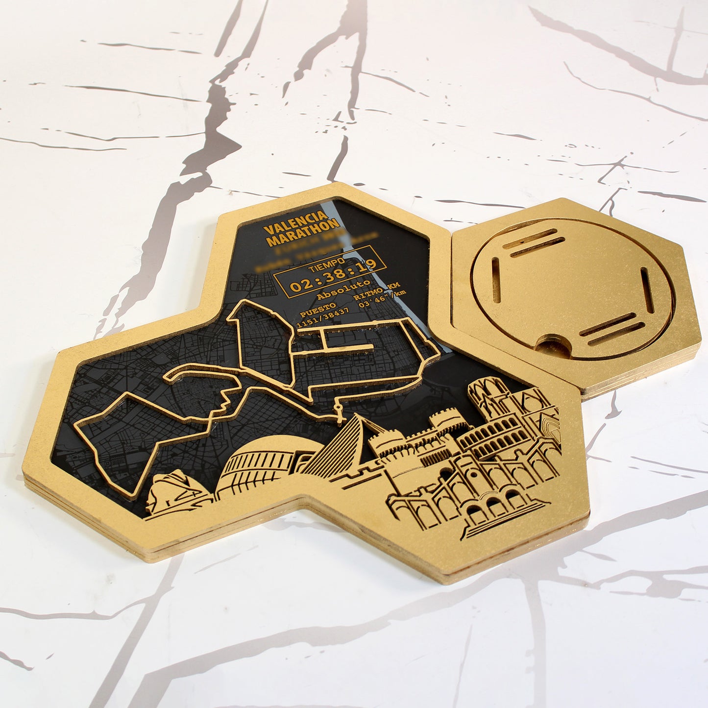 Medallero Hexagonal para exhibir tu medalla de la Marathon de Valencia Personalizado con Nombre, dorsal, tiempos, etc.