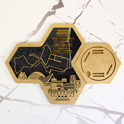 Medallero Hexagonal para exhibir tu medalla de la Marathon de Valencia Personalizado con Nombre, dorsal, tiempos, etc.