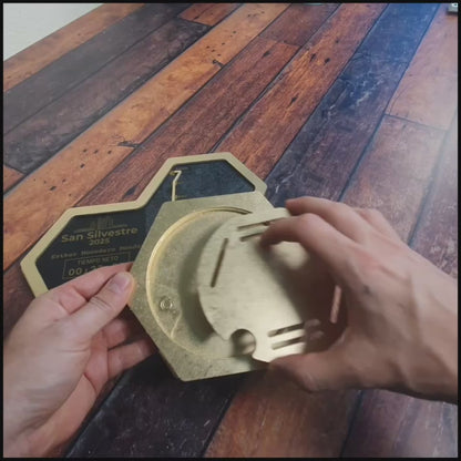 Medallero Hexagonal Marathón Personalizado con Nombre, dorsal, tiempos, etc.