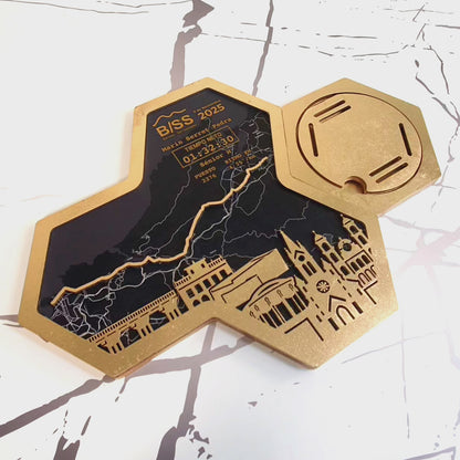 Medallero Hexagonal para exhibir tu medalla de la Media Maratón Behobia San Sebastián Donosti Personalizado con Nombre, dorsal, tiempos, etc.
