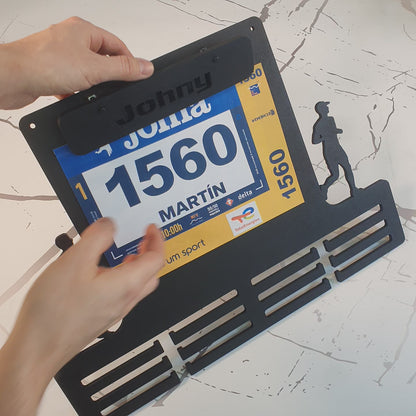Medallero para Medallas de Running – Personalizado en Madera con pinza de diseño para colocar dorsales