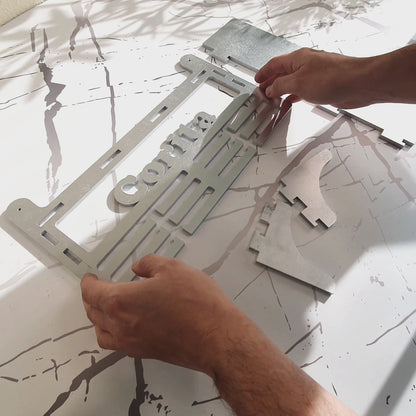 Medallero personalizado con nombre y estante para copas